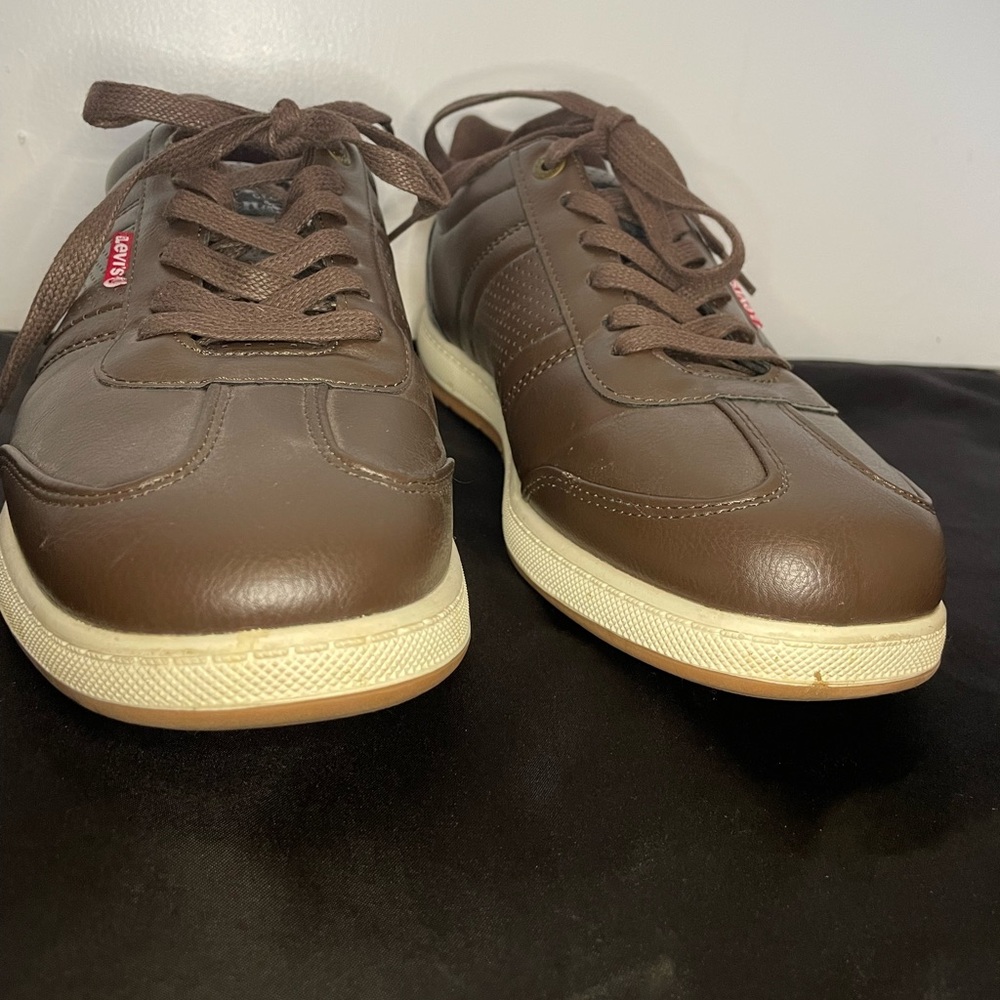 Men’s Levi’s Brown Faux Leather Sneakers - Picture 2 of 11